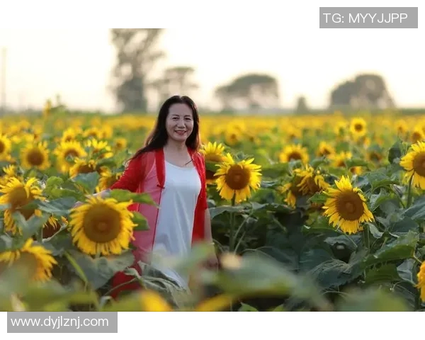 女孩子足球明星崛起展现青春力量与梦想追逐的精彩旅程